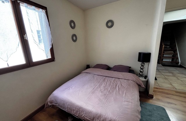 Chambre meublée dans maison avec jardin face a la rivière d’Ain