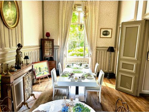 Chambres d'hôtes du Manoir historique de Roz Maria - Parking clos
