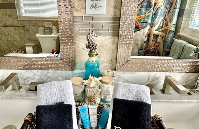 Charmingly decorated , beautiful lagoon front beach house in Little Egg Harbor