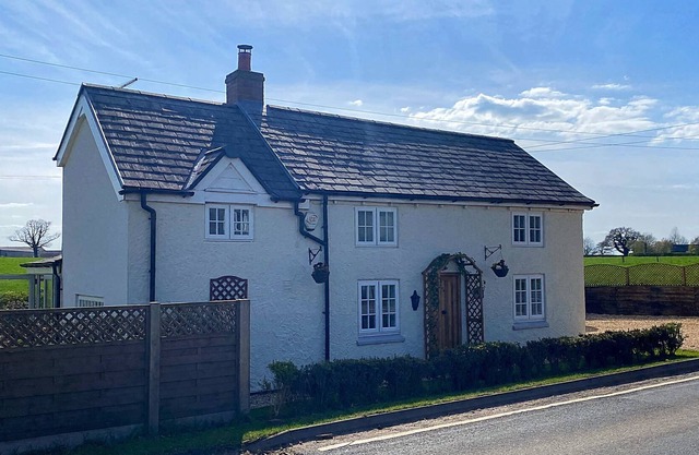 Character Detached 3-Bed Cottage Audlem Cheshire