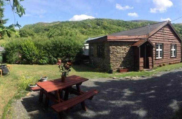 Character old cottage in gorgeous Snowdonia location