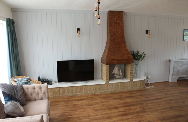 Characteristic Seaview Chalet Style, Home from Home