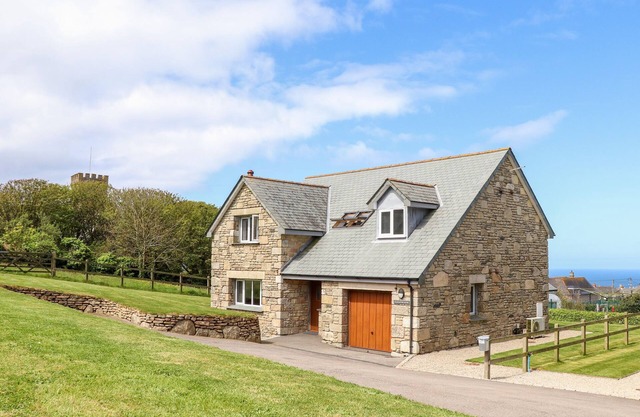 CHARLOTTE'S HOUSE, pet friendly, character holiday cottage in Pendeen