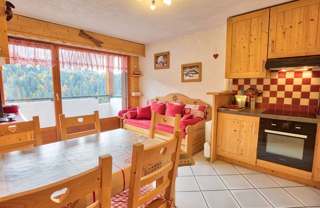Charming family apartment with parking and pets allowed