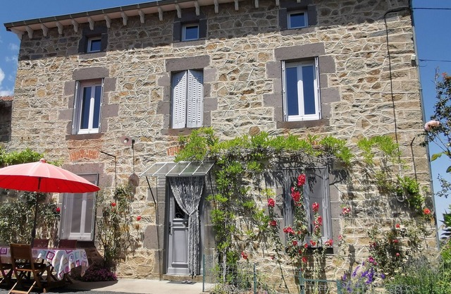 Charming Stone House with Garden near Ski Resorts and Roman Architecture