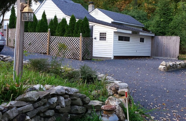 Charming 1 BDRM 18th Century post & beam cottage for monthly/extended stay