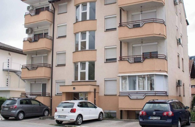 Charming 1-bedroom apartment in welcoming Doboj with WiFi, AC