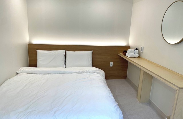 Charming 1-bedroom building in lovely Busan with WiFinThere is a large bed