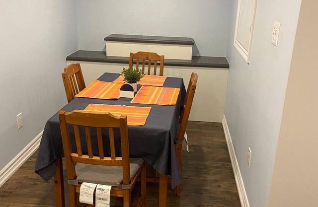 Charming 1-bedroom apartment with WiFi, AC in delightful Mississauga