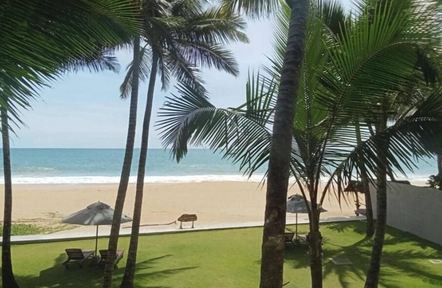 Charming 1-bedroom condo in brilliant Induruwa with WiFi, AC