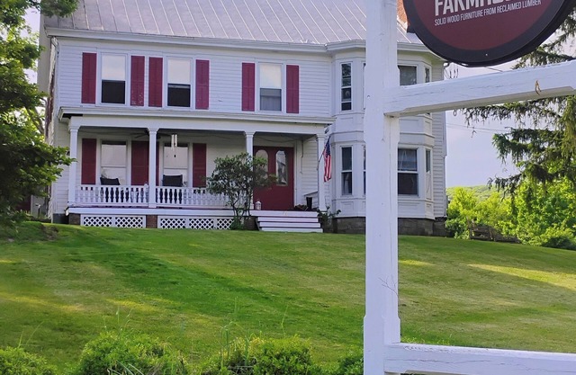 Charming 1-bedroom Rekindled Farmhouse Historic Sugar Loaf, NY