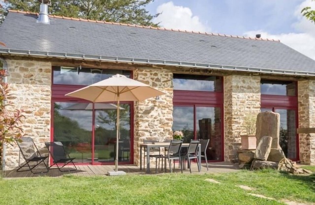 Charming 19th-Century Barn with Modern Comforts Near Canal, 20km from Nantes