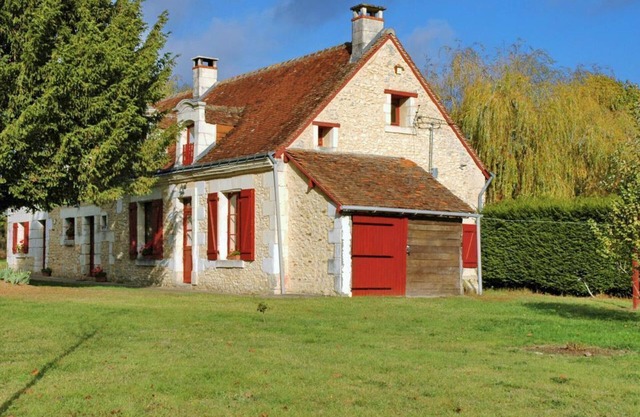 Charming 19th Century Restored Farmhouse with 5 Bedrooms, Spacious Garden, and Nearby Leisure Activities