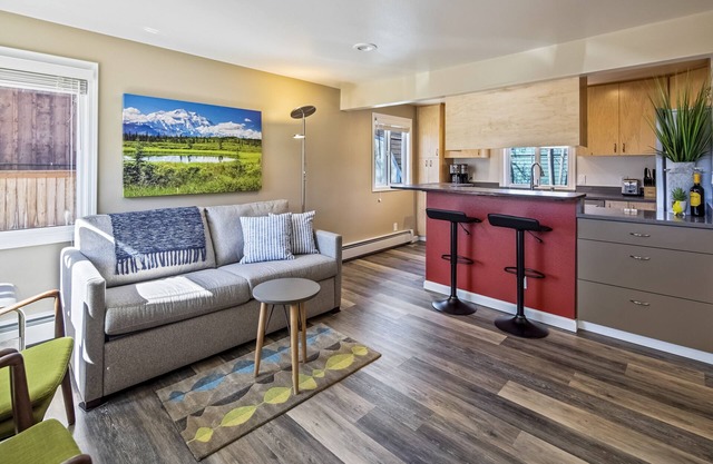 Charming 1BR w/pull-out sofa and smart TV - dog friendly