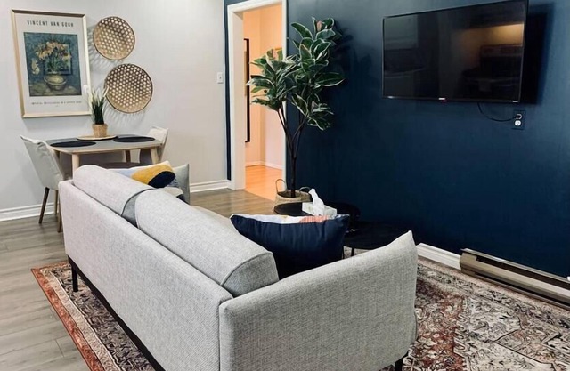 Charming 2-bdrm Apartment with Balcony