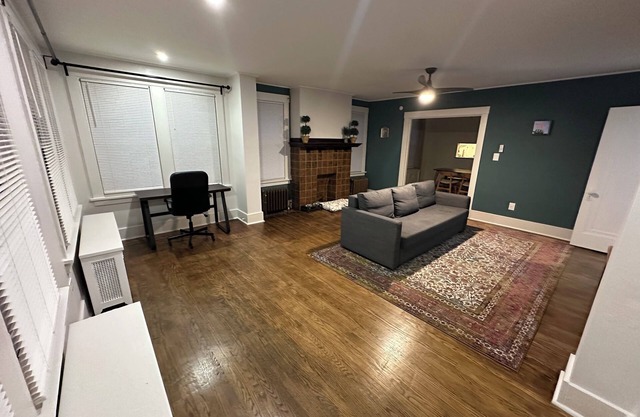 Charming 2 bed, 1.5 bath apartment in Crafton, Pittsburgh - Quiety, Relaxing
