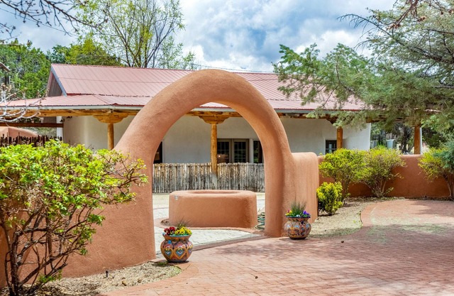Charming 2 bed/1 bath Tesuque Village Guesthouse