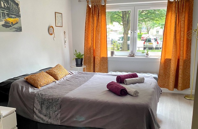 Charming 2-Bed Apartment in Edinburgh City Centre