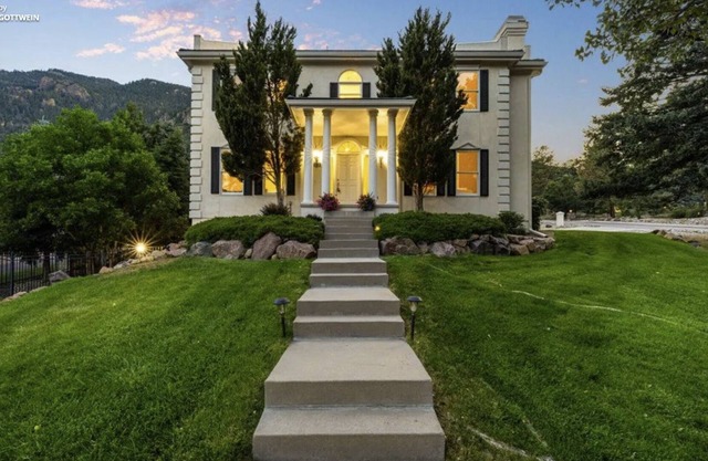Charming 2-bedroom apartment nestled in nature behind the Broadmoor Hotel.
