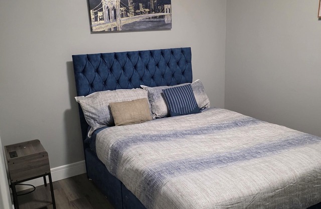 Charming 2-bedroom house with WiFi, AC in Fort McMurray
