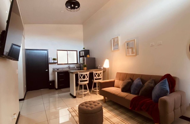 Charming 2-bedroom apartment in gorgeous Ciudad Quesada with WiFi, AC