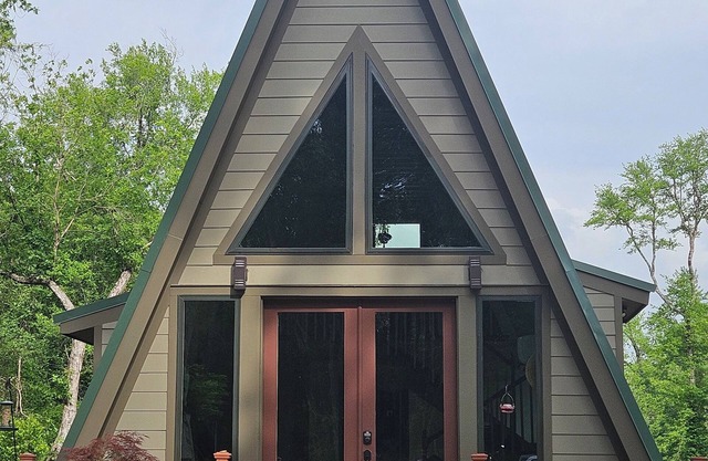 Charming 2-bedroom A-frame cabin on Bonner Creek, near Bogue Chitto State Park