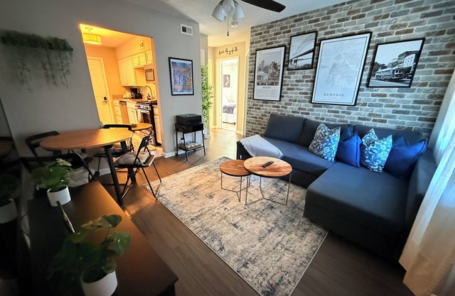 Charming 2-bedroom apartment in delightful Memphis with WiFi, AC
