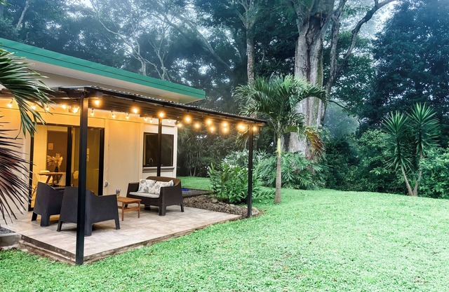 Charming 2 bedroom Atenas Jungle Hideaway/30 min to Airport/60 min to beach