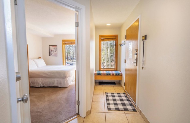 Charming 2-bedroom condo in brilliant Keystone with views and shuttle