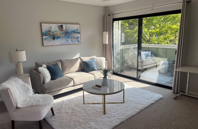 Charming 2-bedroom condo with AC, WiFi in amazing Sonoma