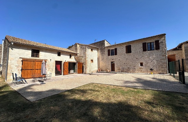Charming 2-bedroom Gite in peaceful Niort - WiFi, 10 mins from City Center