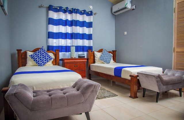 Charming 2-bedroom house in fabulous Portmore with WiFi, AC
