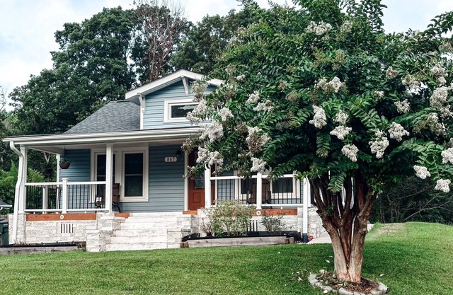 Charming 2-bedroom house in terrific Asheboro with AC, WiFi
