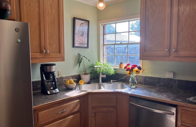 Charming 2-bedroom house with AC in Oxford