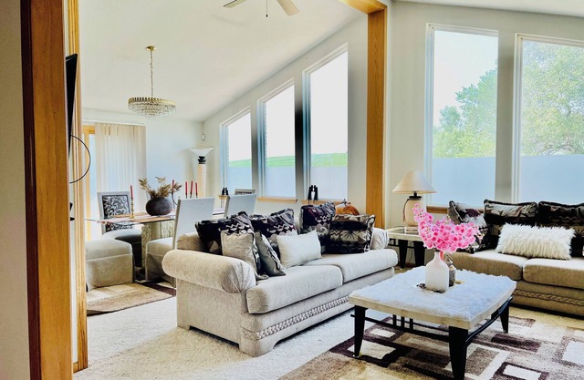Charming 2-bedroom King+King bedroom house in near Ponca with WiFi, AC