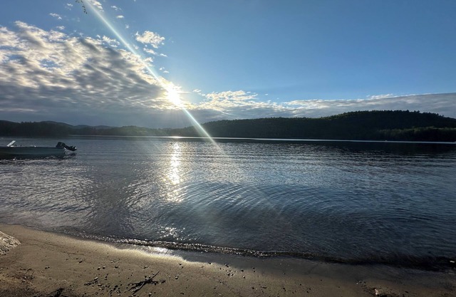 Charming 2-bedroom plus house in Adirondack with Lake frontage , dock , AC, WiFi