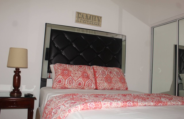 Charming 2-bedroom Penthouse apartment @The Bromptons New Kingston w/pool & gym