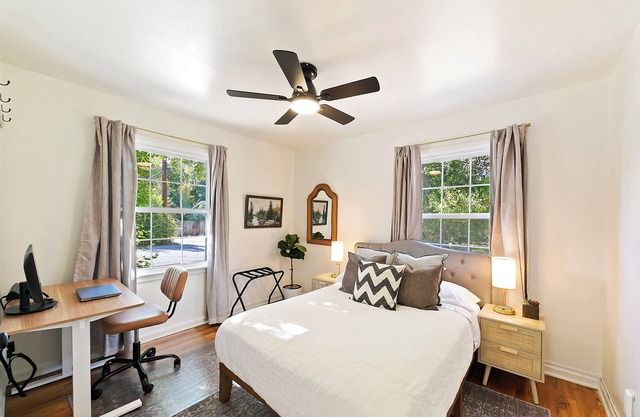 Charming 2-bedroom RIVERWAY COTTAGE in marvelous Boise with AC, WiFi