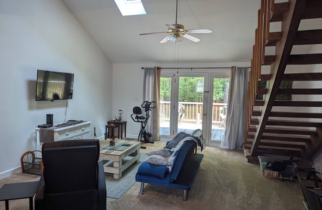 Charming 2-bedroom townhome in Summerton with WiFi and AC