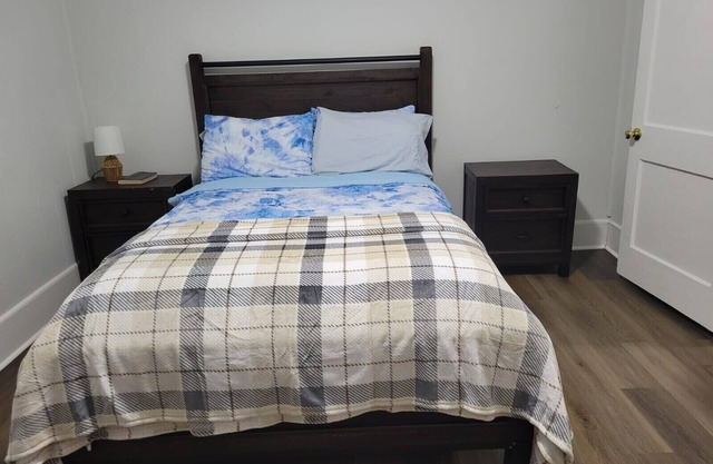 Charming 2-bedroom house in Williamston with AC, WiFi