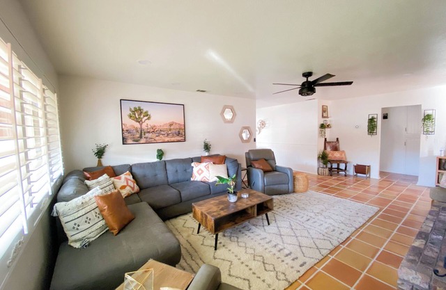 Charming 2-bedroom house with WiFi, AC in welcoming Yucca Valley