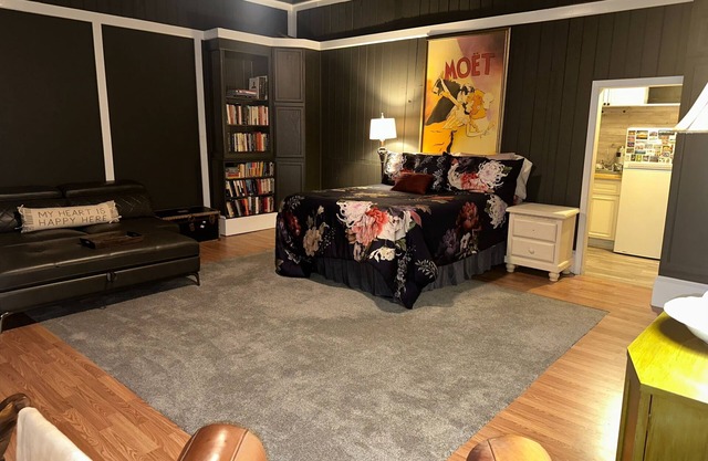 Charming 2-BR bungalow in peaceful Conway, 7 min to CCU and 25 min to beach