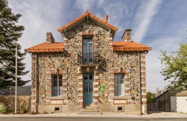 Charming 20th-Century House, 8 Bikes, Garden, Ping-Pong, Near Amenities