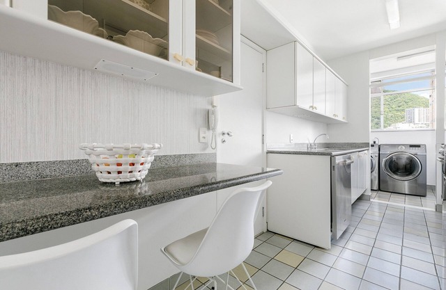 Charming 3 bedroom apartment in Leblon - Leb011
