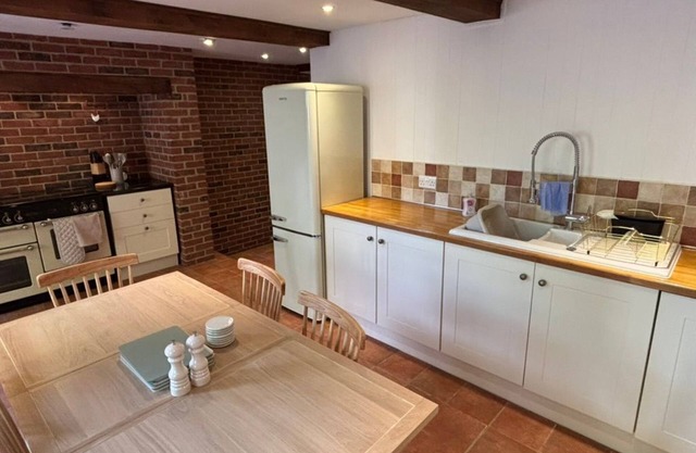 Charming 3-Bedroom Cottage in Worthing, Norfolk – Sleeps up to 8.