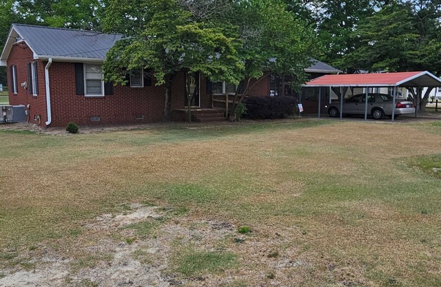 Charming 3-bedroom house with AC and WiFi in wonderful Goldsboro/Rosewood area.