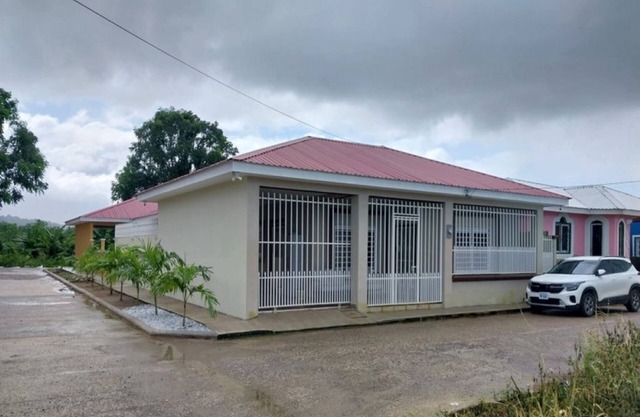 Charming 3-bedroom house with AC, WiFi in enchanting La Ceiba