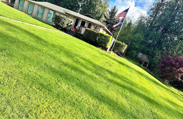 Charming 3-bedroom house in Enumclaw - Family and Pet friendly!