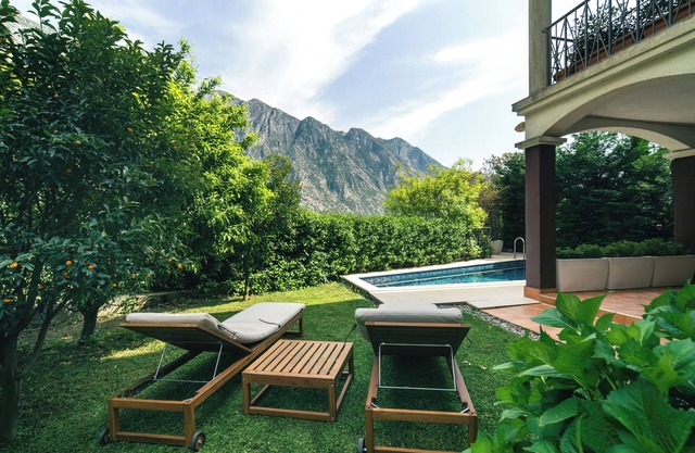 Charming 3-bedroom townhome with VIEW and POOL in Orahovac