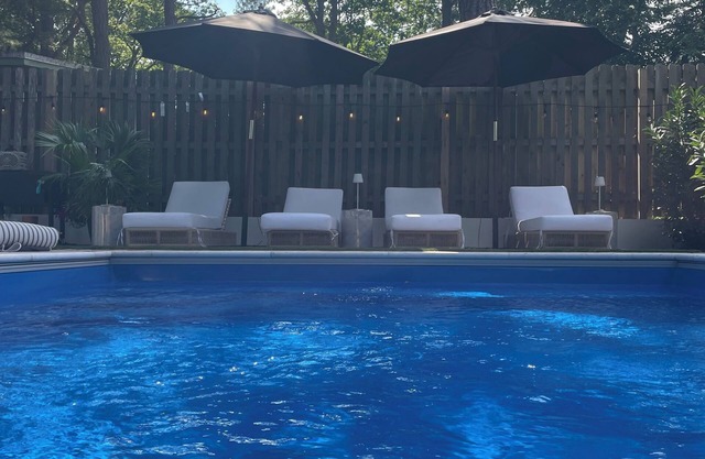 Charming 3-bedroom cottage with pool and hot tub in Dewey Beach